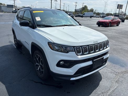 Used 2025 Jeep Compass Limited AWD/4WD image 2
