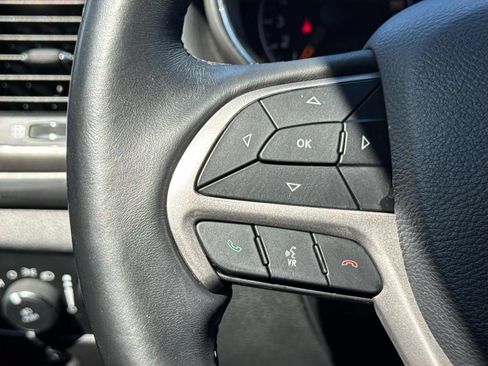 Used 2019 Jeep Grand Cherokee Altitude AWD/4WD image 15