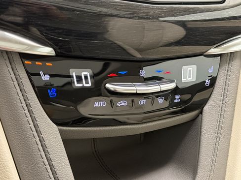 Used 2023 Cadillac XT6 Premium Luxury FWD image 18