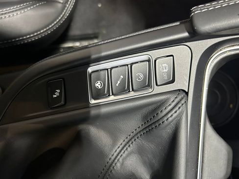 Used 2019 BMW M4 Coupe w/ Competition Package RWD image 19