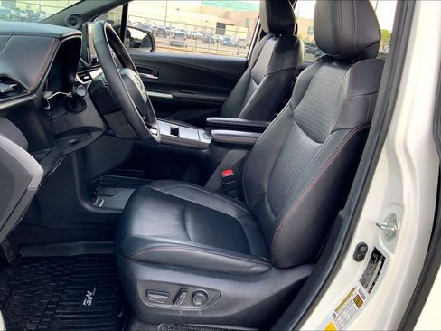 Used 2023 Toyota Sienna XSE w/ XSE Plus Package FWD image 8