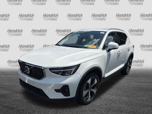 Used 2023 Volvo XC40 B5 Plus w/ Protection Package Premier AWD/4WD image 7