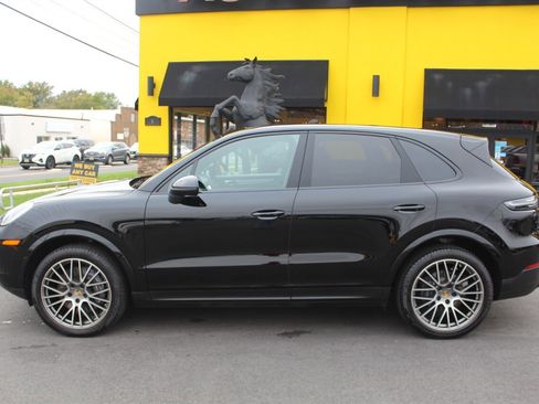 Used 2022 Porsche Cayenne Platinum Edition image 25