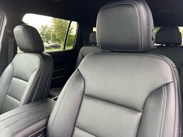 Used 2026 Chevrolet Traverse LT AWD/4WD image 14