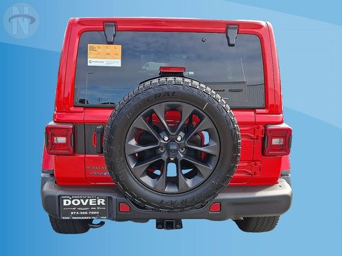 Certified 2025 Jeep Wrangler Unlimited Sahara AWD/4WD image 15