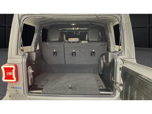 Used 2022 Jeep Wrangler Unlimited Sahara image 25