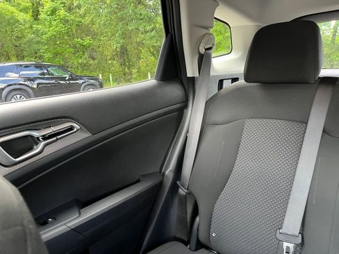 Used 2025 Kia Sportage LX image 38