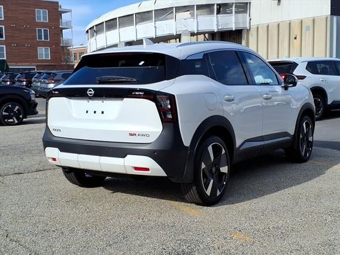 Used 2025 Nissan Kicks SR image 3