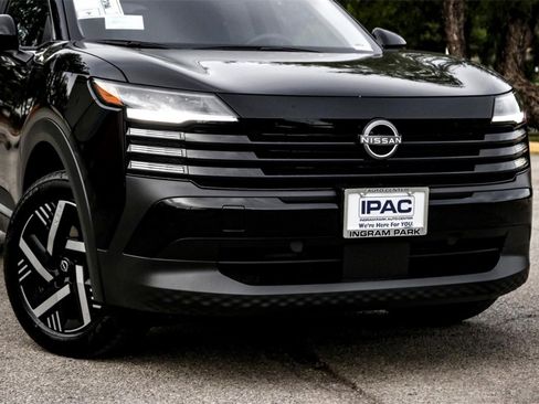 New 2025 Nissan Kicks SV image 3