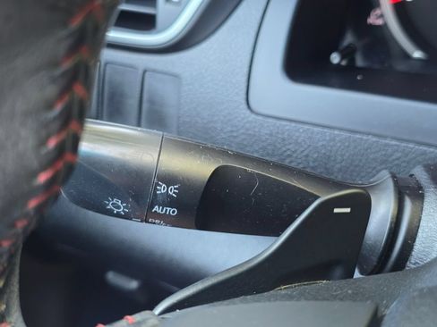 Used 2016 Toyota Camry SE w/ Moonroof Package FWD image 32