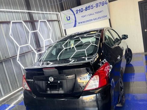 Used 2016 Nissan Versa SV image 14