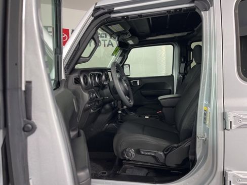 Used 2023 Jeep Wrangler Unlimited w/ Sun & Screen Package image 3