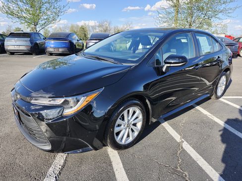 Used 2025 Toyota Corolla LE w/ LE Premium Package image 11