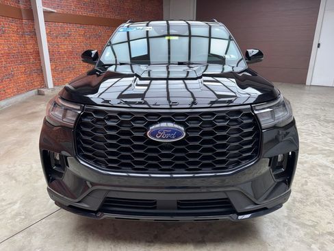 Certified 2025 Ford Explorer ST-Line AWD/4WD image 10