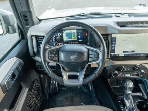 Used 2022 Ford Bronco Wildtrak image 12