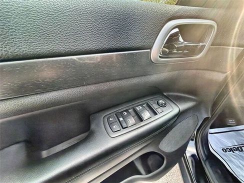 Used 2018 Jeep Grand Cherokee Laredo image 21