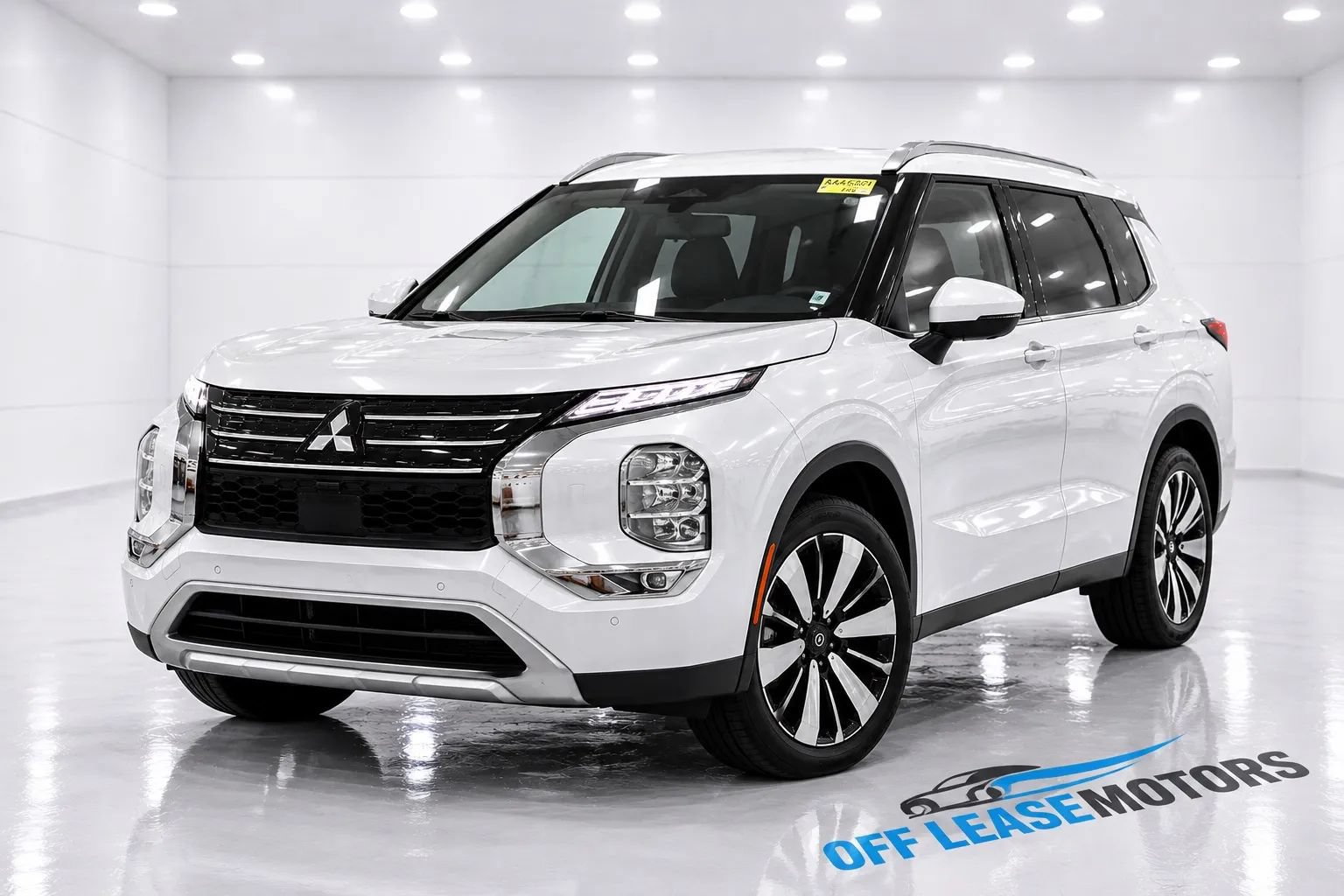 Used 2025 Mitsubishi Outlander SE FWD image 1