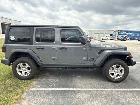 Used 2022 Jeep Wrangler Unlimited Sport image 9