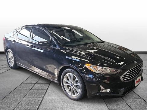 Used 2020 Ford Fusion SE FWD image 3