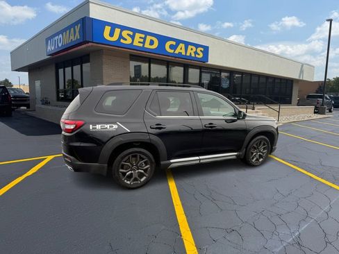 Certified 2023 Honda Pilot Touring image 2