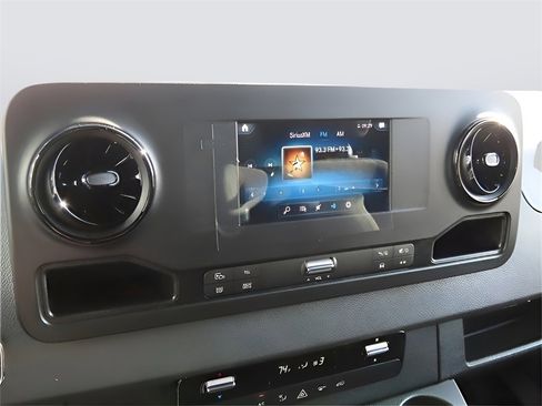 Used 2024 Mercedes-Benz Sprinter 2500 image 36