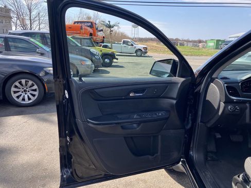 Used 2016 Chevrolet Traverse LT image 16