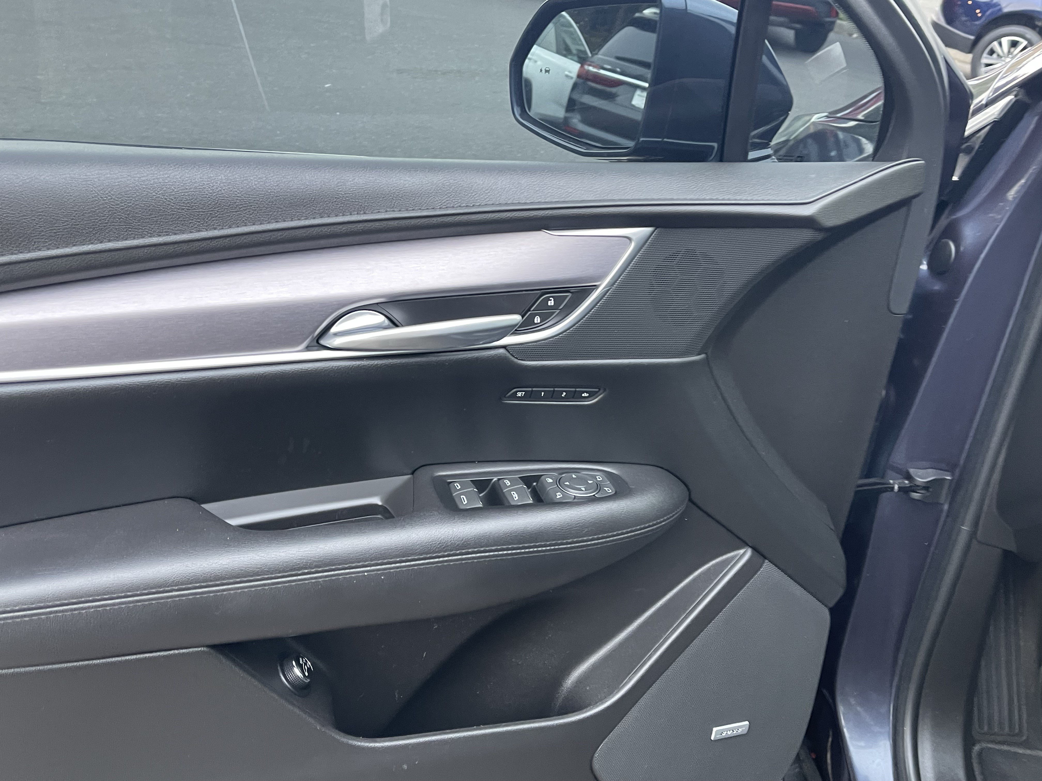 Used 2018 Cadillac XT5 Luxury w/ Driver Awareness Package FWD image 17