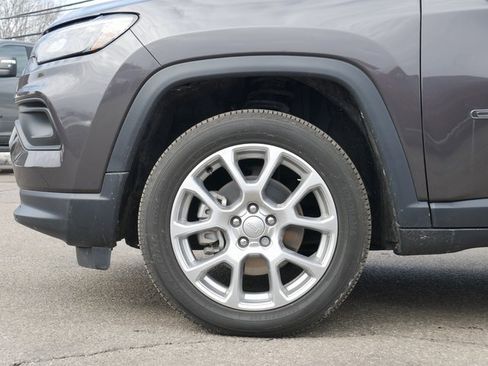 Used 2022 Jeep Compass Latitude image 10