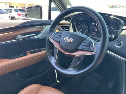 Used 2023 Cadillac XT5 Premium Luxury w/ Technology Package FWD image 8