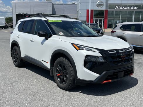 Used 2025 Nissan Rogue SV w/ Rock Creek Premium Package AWD/4WD image 1
