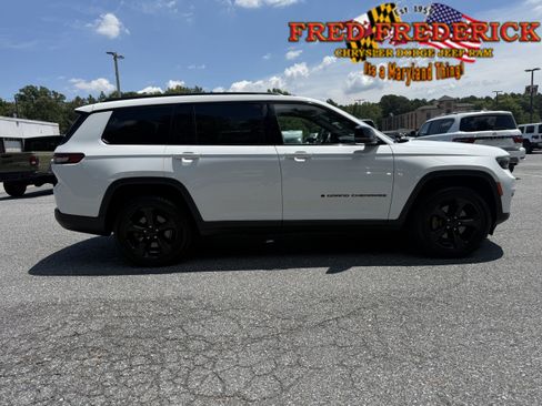 Used 2022 Jeep Grand Cherokee L Laredo AWD/4WD image 9