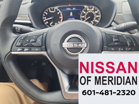 Used 2024 Nissan Altima 2.5 SV image 17