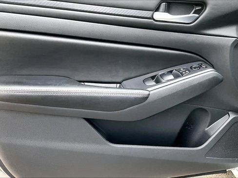 Used 2024 Nissan Altima 2.5 SV image 21