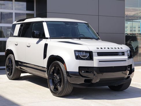 New 2026 Land Rover Defender 110 X-Dynamic SE image 3