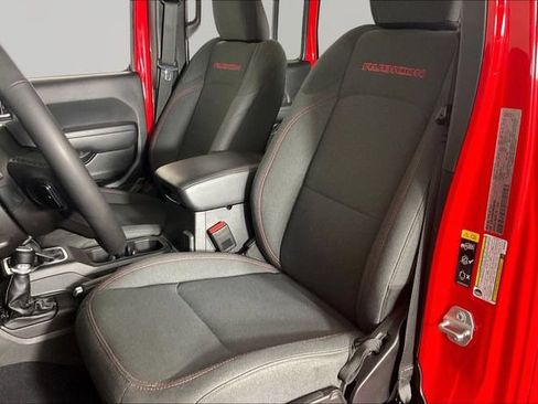 Used 2025 Jeep Wrangler Unlimited Rubicon w/ Convenience Group AWD/4WD image 20