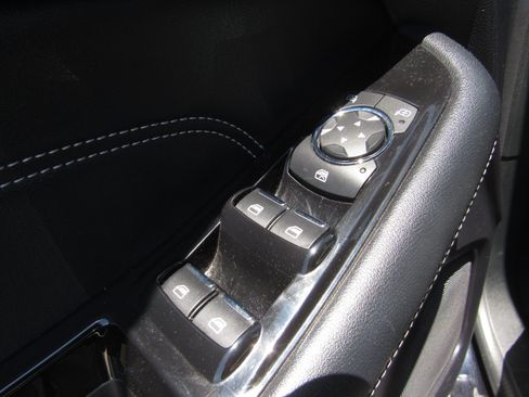Used 2019 Ford Edge Titanium FWD image 23