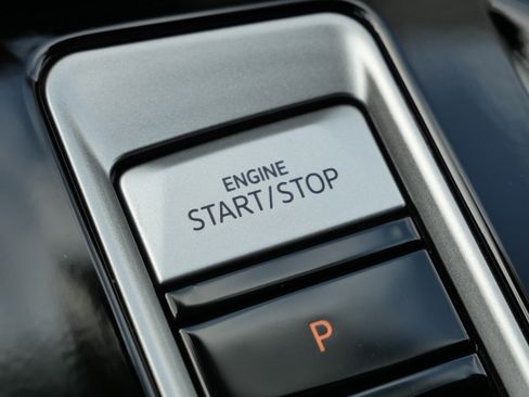 Used 2025 Volkswagen Atlas SE image 27