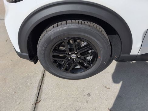 New 2026 Ford Explorer Active image 16