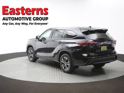 Used 2021 Toyota Highlander XLE AWD/4WD image 66