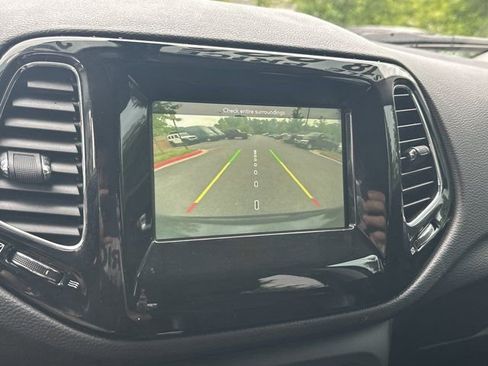 Used 2019 Jeep Compass Latitude FWD image 33
