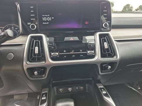 Used 2023 Kia Sorento S AWD/4WD image 9