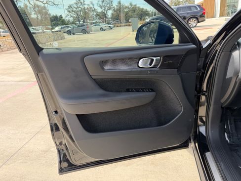 Used 2021 Volvo XC40 P8 Recharge w/ Advanced Package image 23