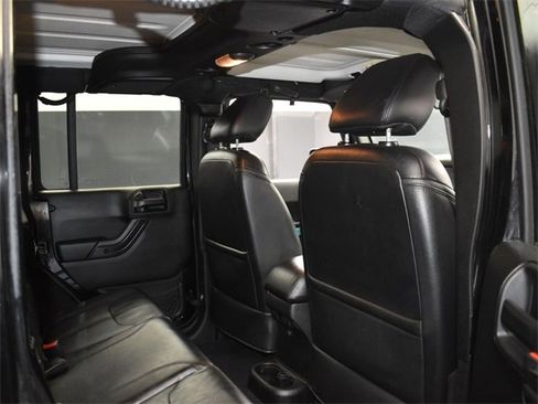 Used 2017 Jeep Wrangler Unlimited Sahara image 11