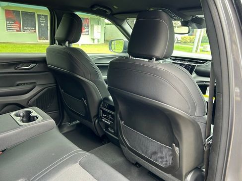 New 2024 Jeep Grand Cherokee Laredo image 27