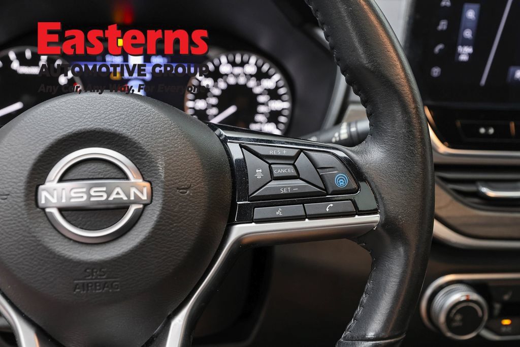 Used 2024 Nissan Altima 2.5 SV w/ SV Premium Package AWD/4WD image 16
