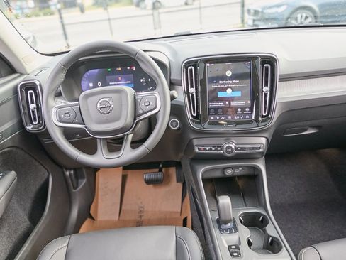 New 2026 Volvo XC40 B5 Core w/ Climate Package image 25