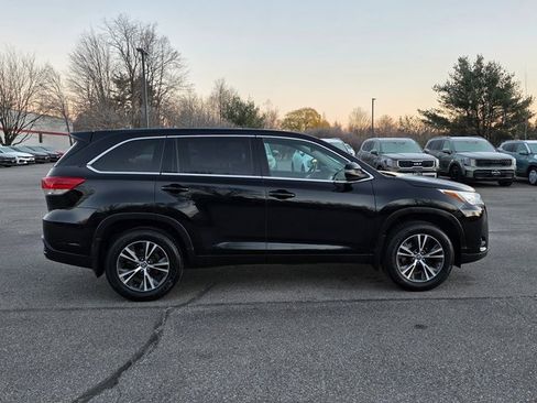 Used 2019 Toyota Highlander LE image 9