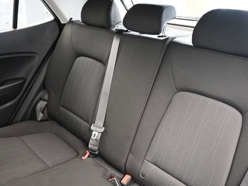 Certified 2025 Hyundai Venue SE image 19