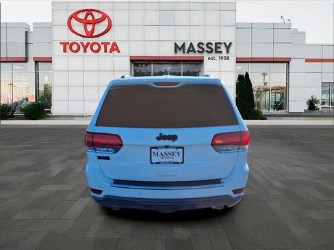 Used 2018 Jeep Grand Cherokee Limited image 29