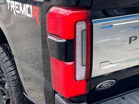 Used 2025 Ford F250 Platinum w/ Platinum Plus Package AWD/4WD image 29